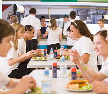 Teenager can be challenging. Getting them to eat right can be even more challenging. Here are some recommendation for healthy eating for teens to help you and your family 